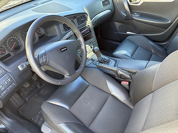 Volvo S60 4 of 5