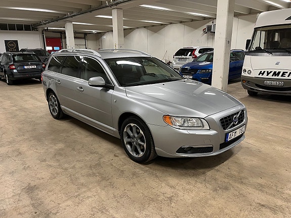 Volvo V70 2 of 5