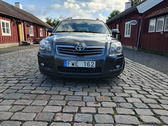 Toyota Avensis 5 of 5