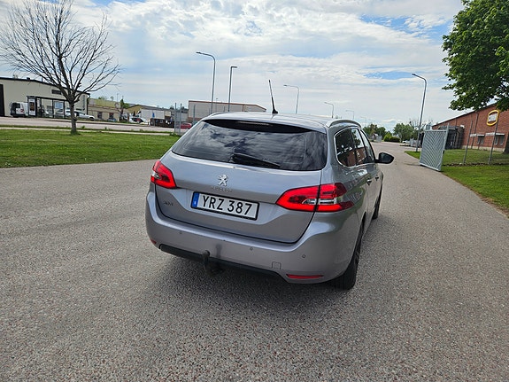 Peugeot 308 SW 4 of 5