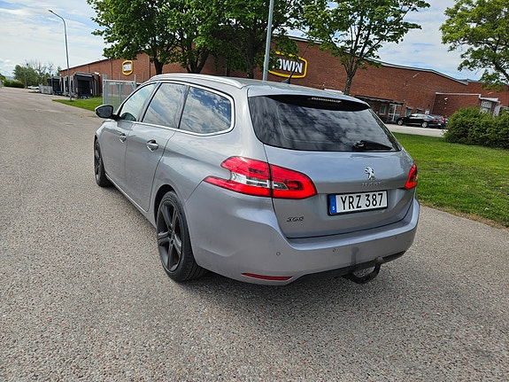 Peugeot 308 SW 3 of 5