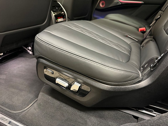 BMW X7 12 of 24