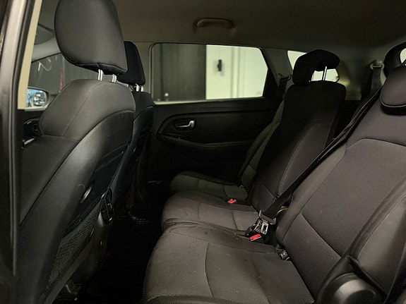 Kia Carens 8 of 20