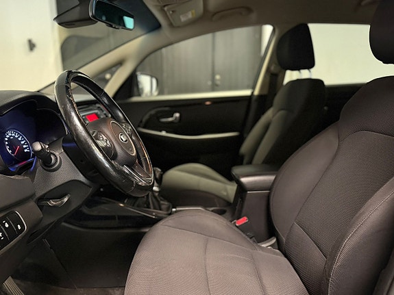 Kia Carens 7 of 20