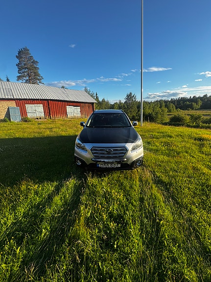 Subaru Outback 2 of 3