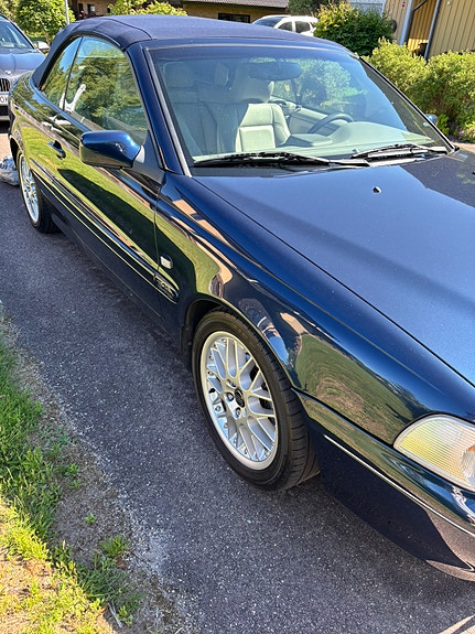 Volvo C70 2 of 5