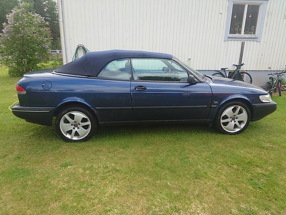 Saab 900 2 of 5