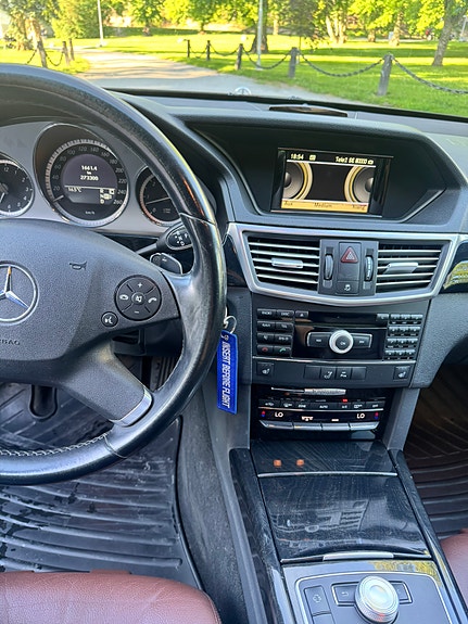 Mercedes-Benz E350 8 of 17