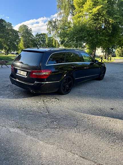 Mercedes-Benz E350 4 of 17
