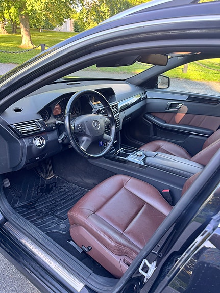 Mercedes-Benz E350 5 of 17