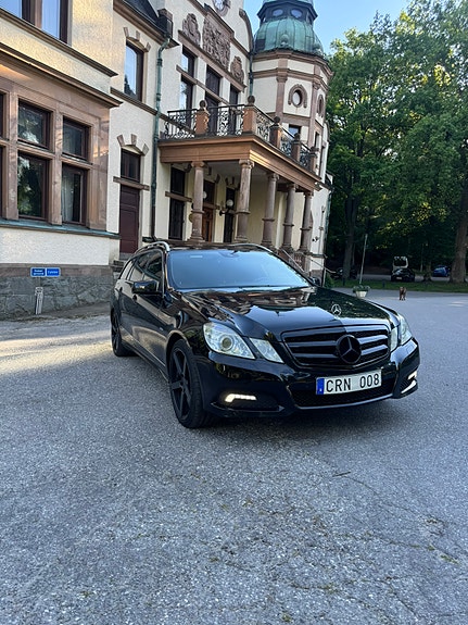 Mercedes-Benz E350 3 of 17
