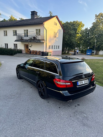 Mercedes-Benz E350 17 of 17