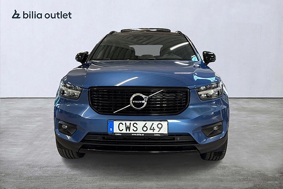 Volvo XC40 3 of 5