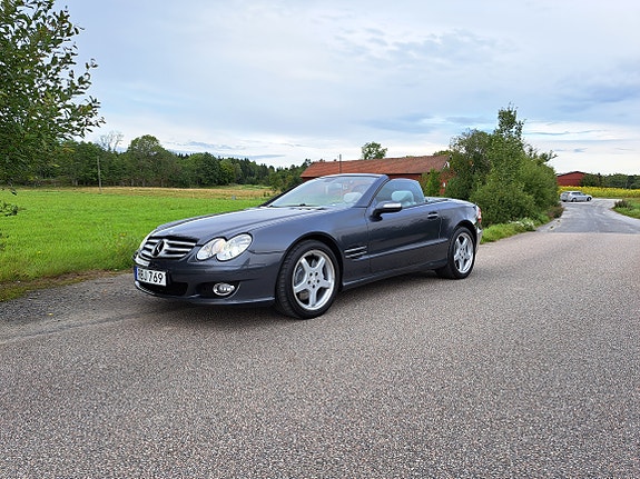 Mercedes-Benz SL500 4 of 5