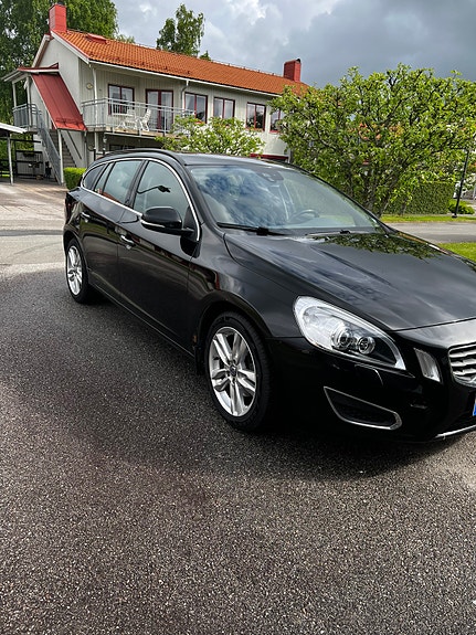Volvo V60 2 of 5