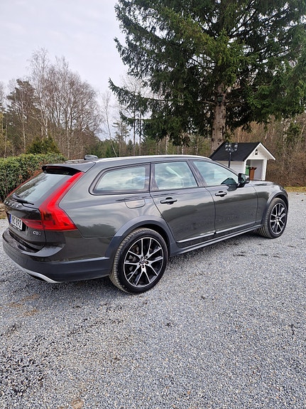 Volvo V90 Cross Country 4 of 5
