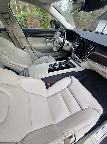 Volvo V90 Cross Country 8 of 14