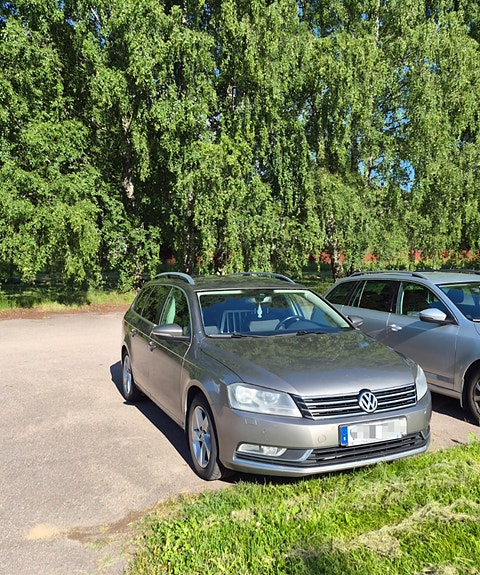 Volkswagen Passat 2 of 5