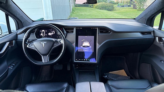 Tesla Model X 5 of 9