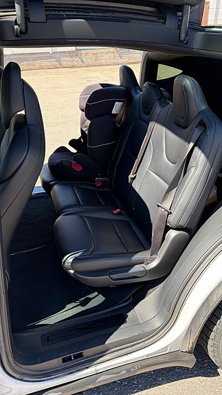 Tesla Model X 6 of 9