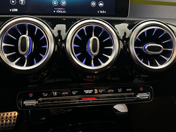 Mercedes-Benz A250 25 of 30