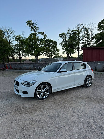 BMW 116i 3 of 5