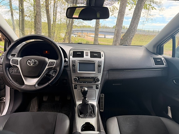 Toyota Avensis 3 of 5