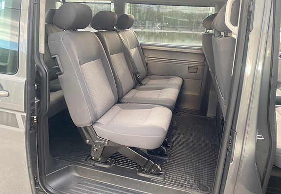 Volkswagen Caravelle 5 of 5