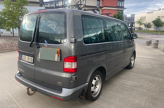 Volkswagen Caravelle 4 of 5