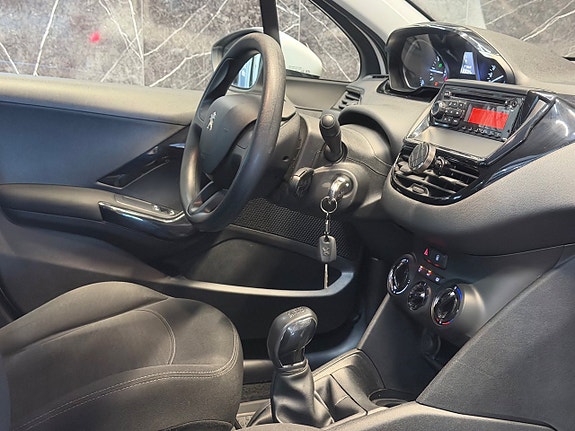 Peugeot 208 16 of 17