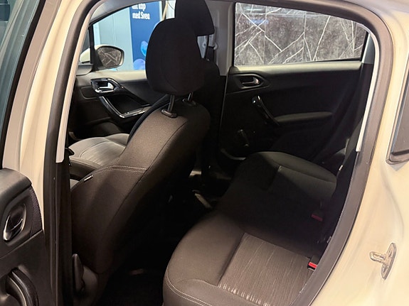 Peugeot 208 13 of 17