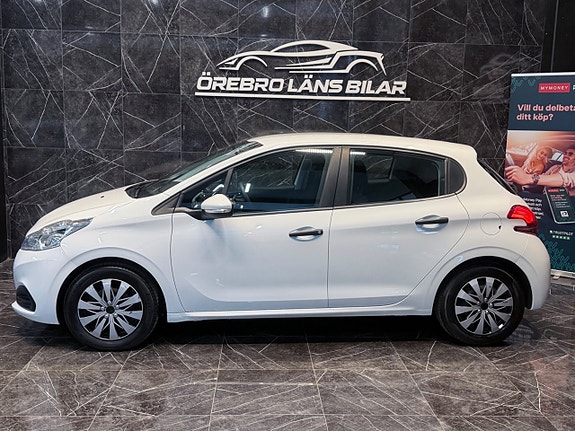 Peugeot 208 9 of 17