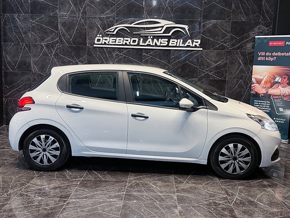 Peugeot 208 8 of 17