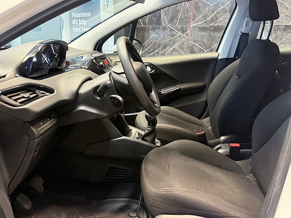 Peugeot 208 12 of 17