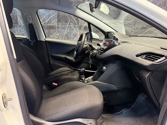 Peugeot 208 14 of 17