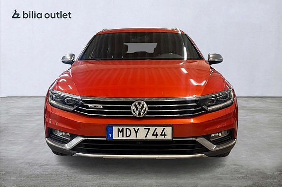 Volkswagen Passat Alltrack 3 of 5