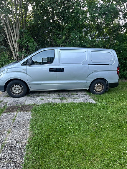 Hyundai H-1 2 of 5