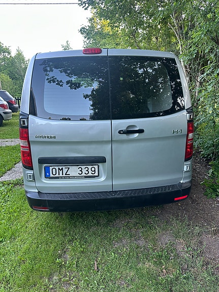 Hyundai H-1 3 of 5