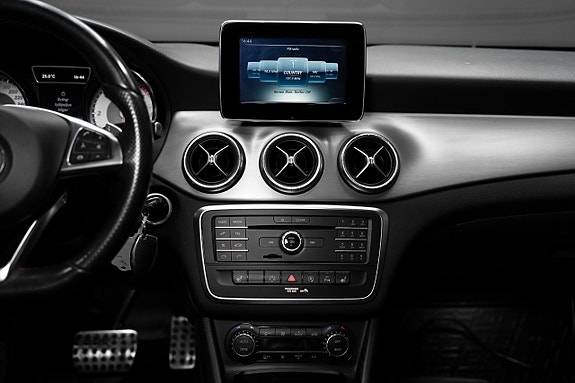 Mercedes-Benz CLA200 13 of 18