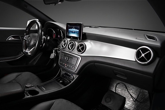 Mercedes-Benz CLA200 16 of 18