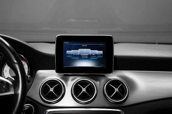 Mercedes-Benz CLA200 12 of 18