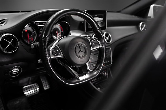 Mercedes-Benz CLA200 8 of 18