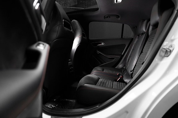 Mercedes-Benz CLA200 18 of 18