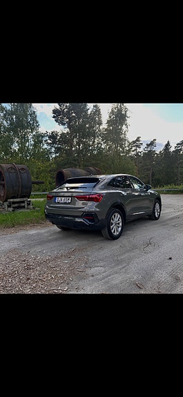 Audi Q3 2 of 5