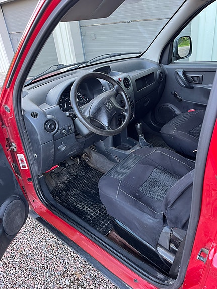 Peugeot Partner 3 of 3