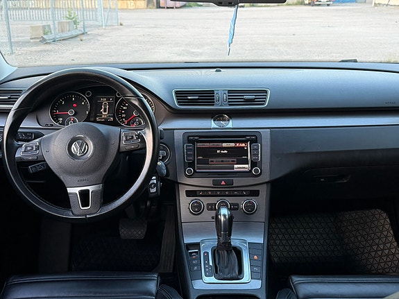 Volkswagen Passat 8 of 17