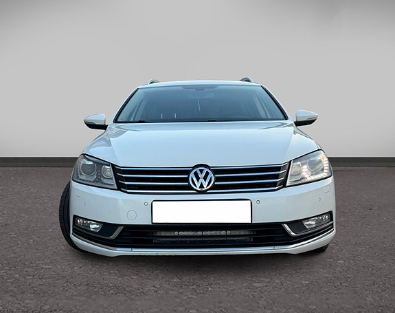 Volkswagen Passat 2 of 5