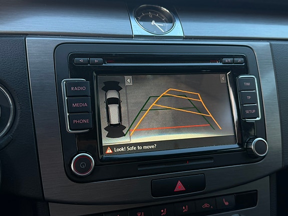 Volkswagen Passat 11 of 17