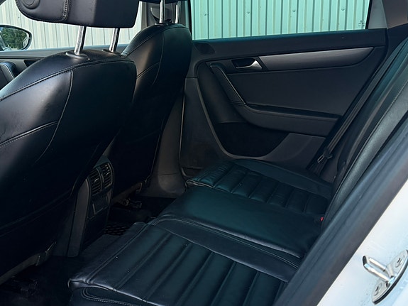 Volkswagen Passat 16 of 17