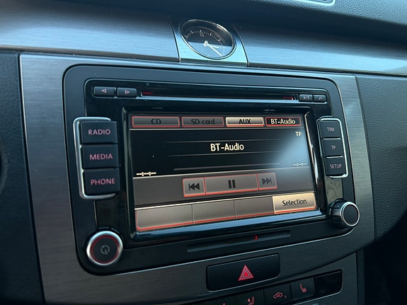 Volkswagen Passat 9 of 17